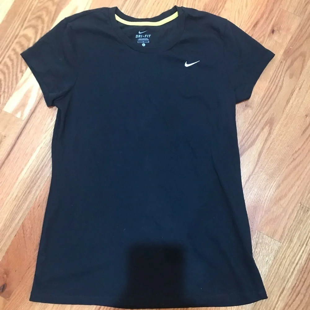 👟NIKE DRI FIT Tee